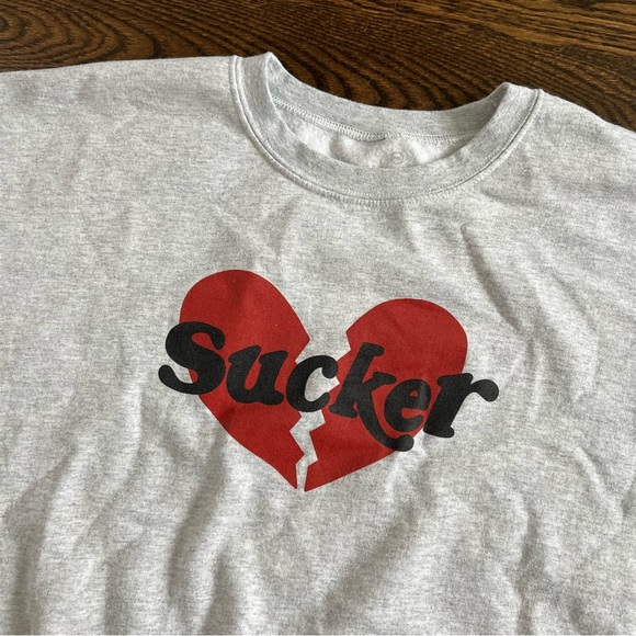 Vale Men’s Heart Sucker Imperfect & Unlucky Grey Crewneck Sweater - Picture 2 of 9